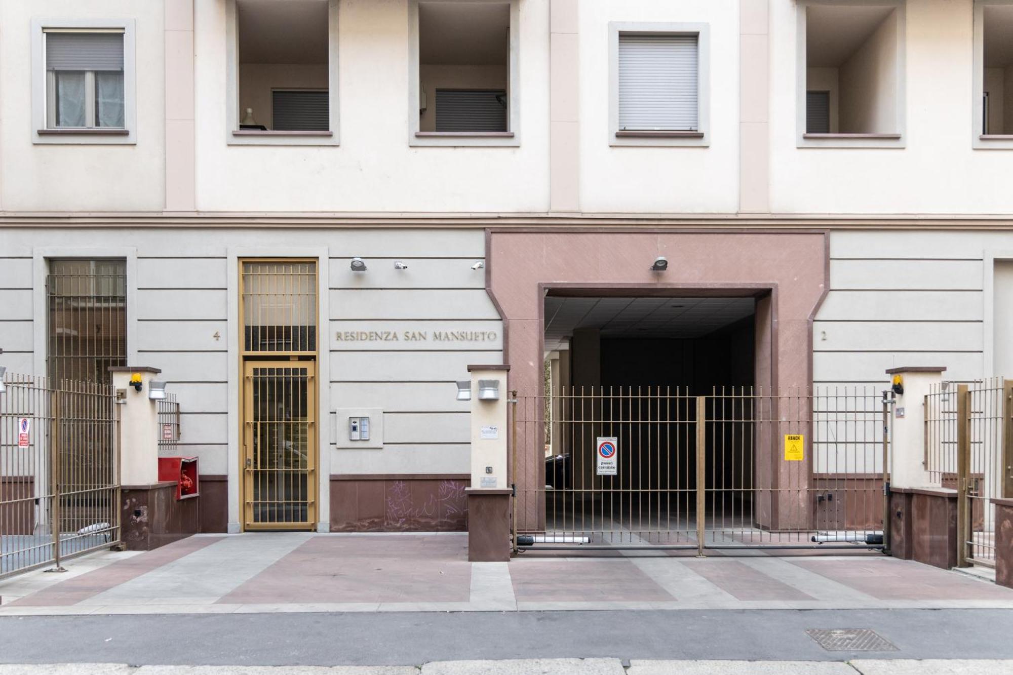 Bocconi'S Nest - Close To Duomo With Terrace, Milan